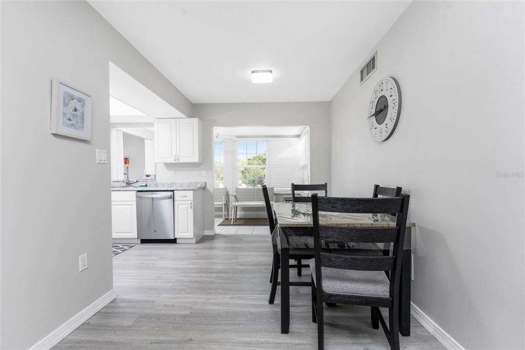 На продажу: $130,000 (2 спален, 2 ванн, 919 Квадратных фут)