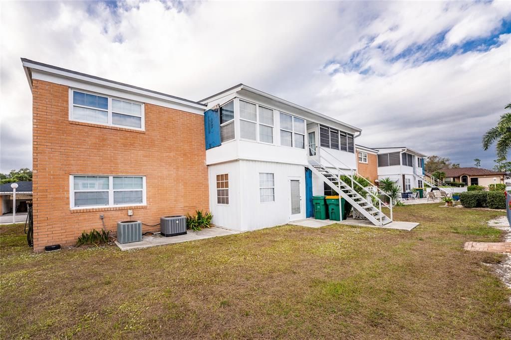 На продажу: $130,000 (2 спален, 2 ванн, 919 Квадратных фут)