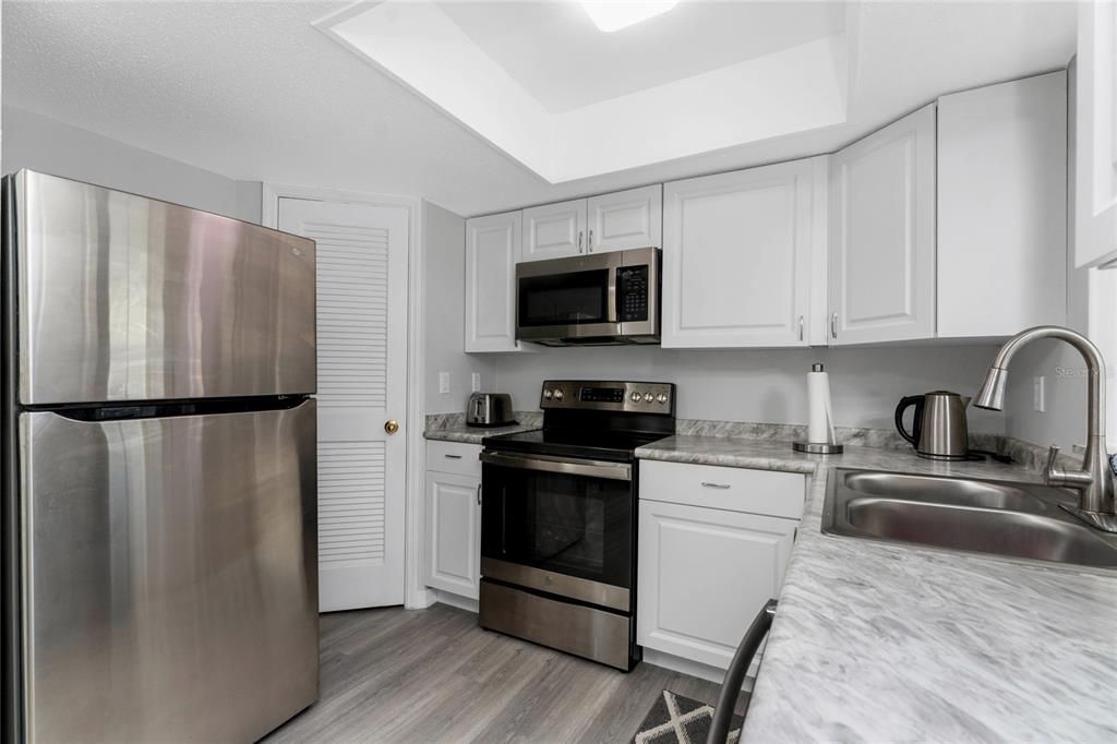 На продажу: $130,000 (2 спален, 2 ванн, 919 Квадратных фут)