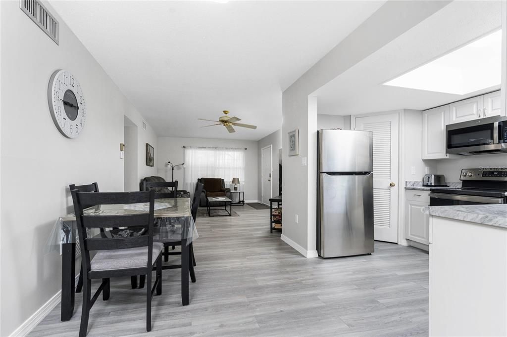 На продажу: $130,000 (2 спален, 2 ванн, 919 Квадратных фут)