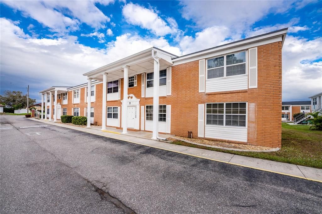 На продажу: $130,000 (2 спален, 2 ванн, 919 Квадратных фут)