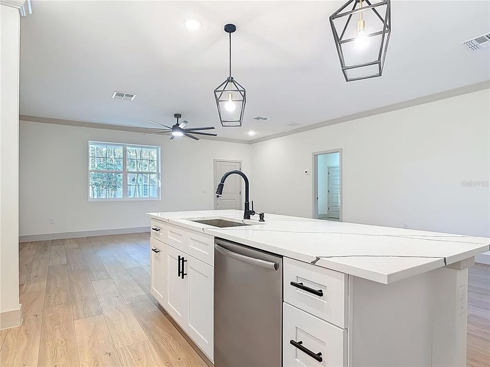 En Venta: $515,800 (4 camas, 2 baños, 2035 Pies cuadrados)