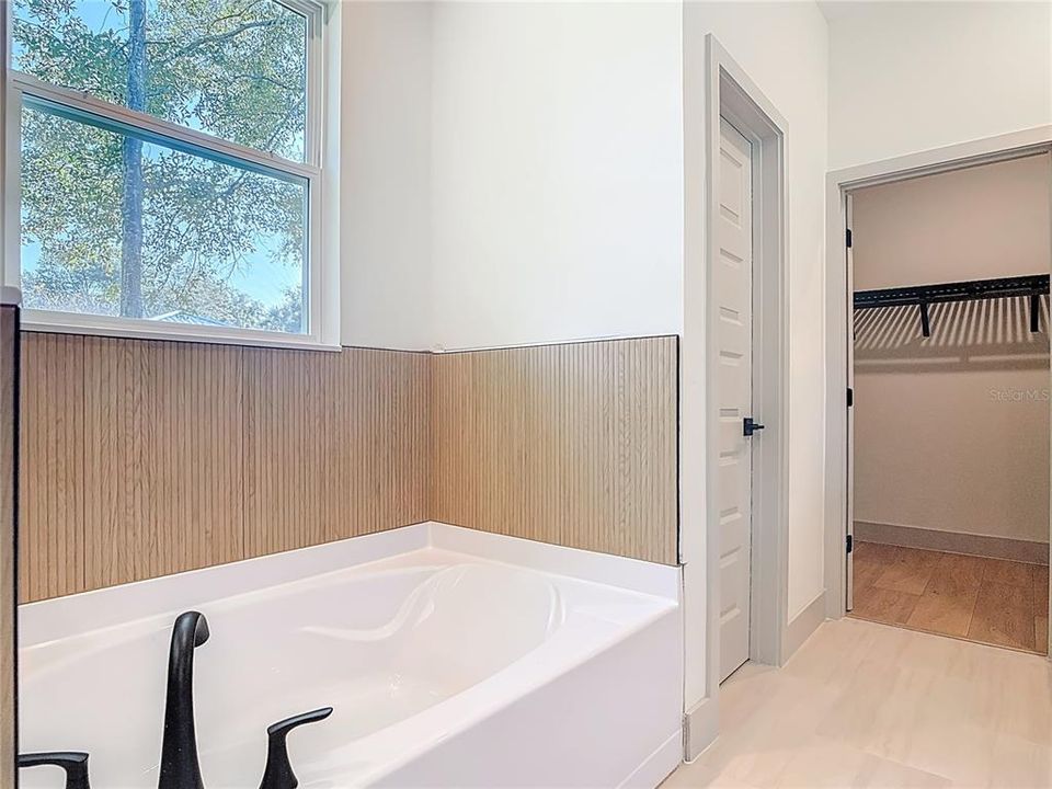 En Venta: $515,800 (4 camas, 2 baños, 2035 Pies cuadrados)