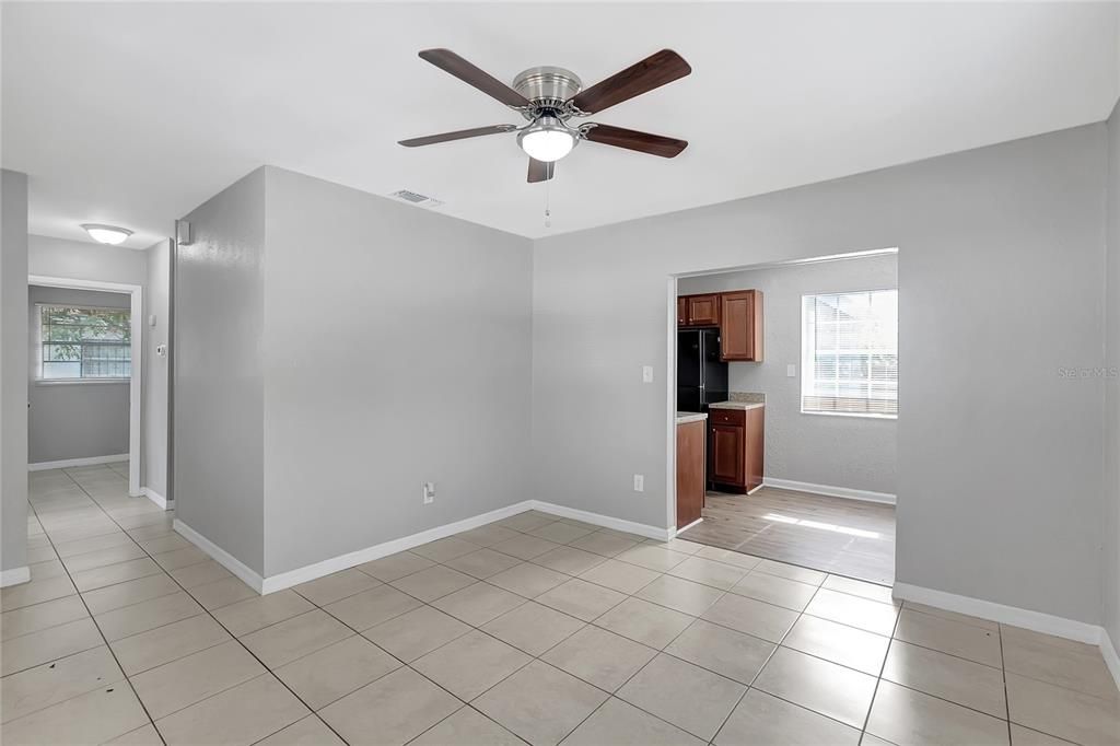 En Venta: $299,900 (4 camas, 1 baños, 1047 Pies cuadrados)