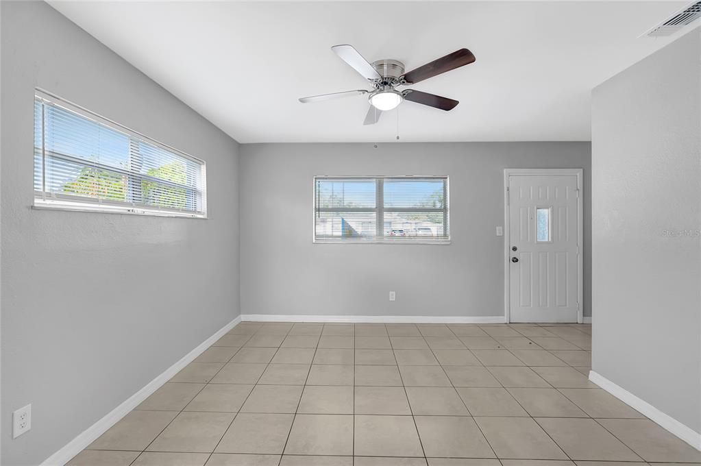 En Venta: $299,900 (4 camas, 1 baños, 1047 Pies cuadrados)