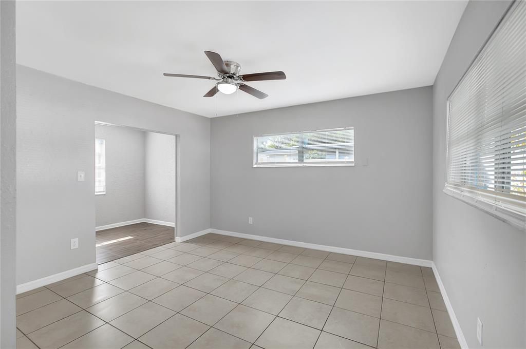 En Venta: $299,900 (4 camas, 1 baños, 1047 Pies cuadrados)