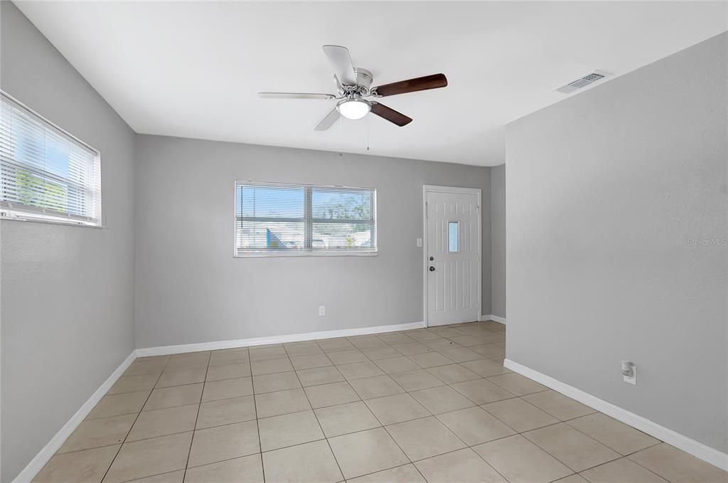 En Venta: $299,900 (4 camas, 1 baños, 1047 Pies cuadrados)