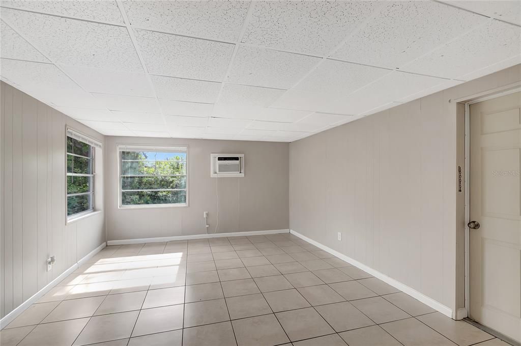 En Venta: $299,900 (4 camas, 1 baños, 1047 Pies cuadrados)