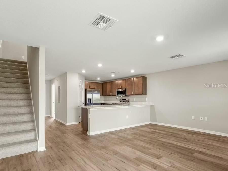 На продажу: $234,990 (3 спален, 2 ванн, 1604 Квадратных фут)