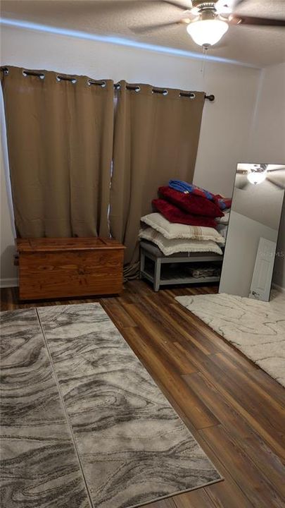 出租: $2,200 (4 贝兹, 2 浴室, 1684 平方英尺)