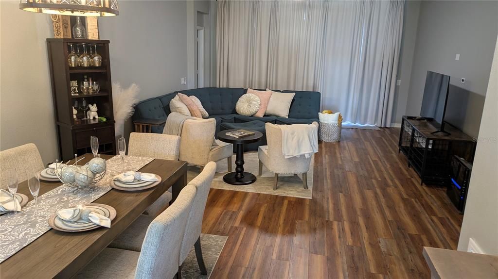 出租: $2,200 (4 贝兹, 2 浴室, 1684 平方英尺)