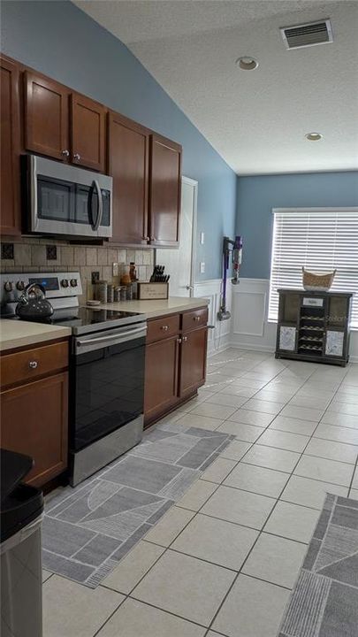 出租: $2,200 (4 贝兹, 2 浴室, 1684 平方英尺)