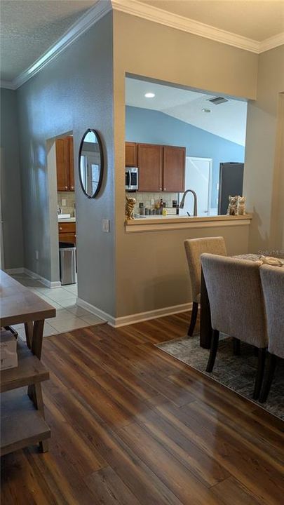 出租: $2,200 (4 贝兹, 2 浴室, 1684 平方英尺)