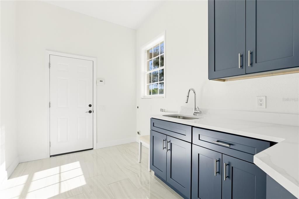 For Sale: $1,300,000 (5 beds, 3 baths, 3471 Square Feet)