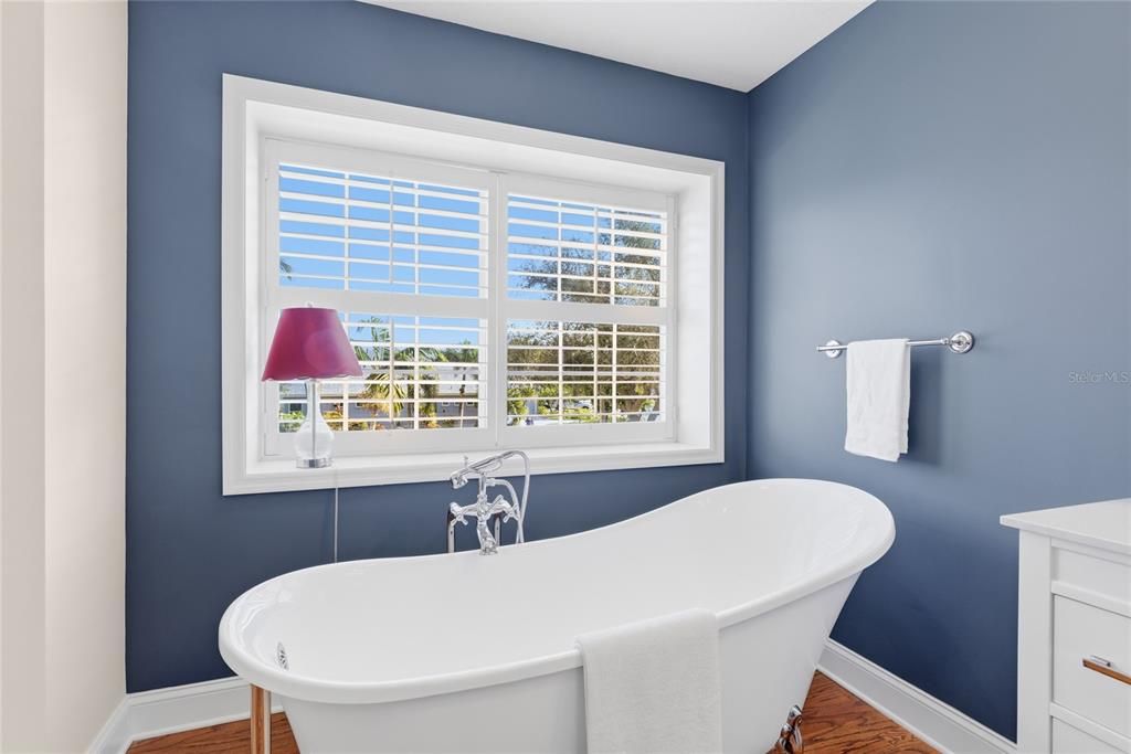 For Sale: $1,300,000 (5 beds, 3 baths, 3471 Square Feet)