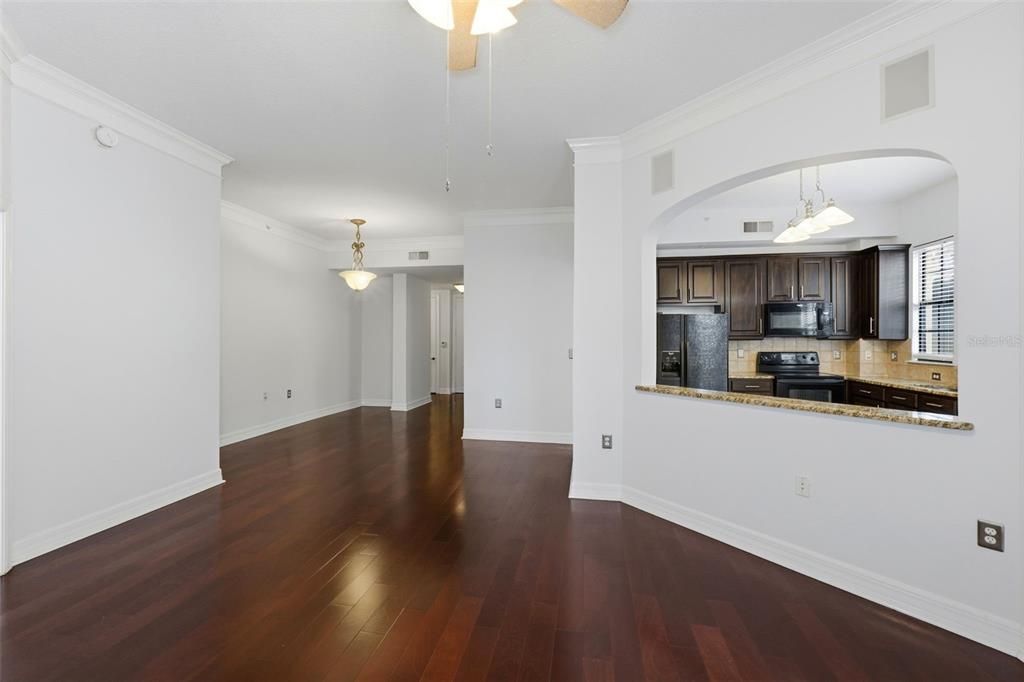 待售: $470,000 (2 贝兹, 2 浴室, 1350 平方英尺)