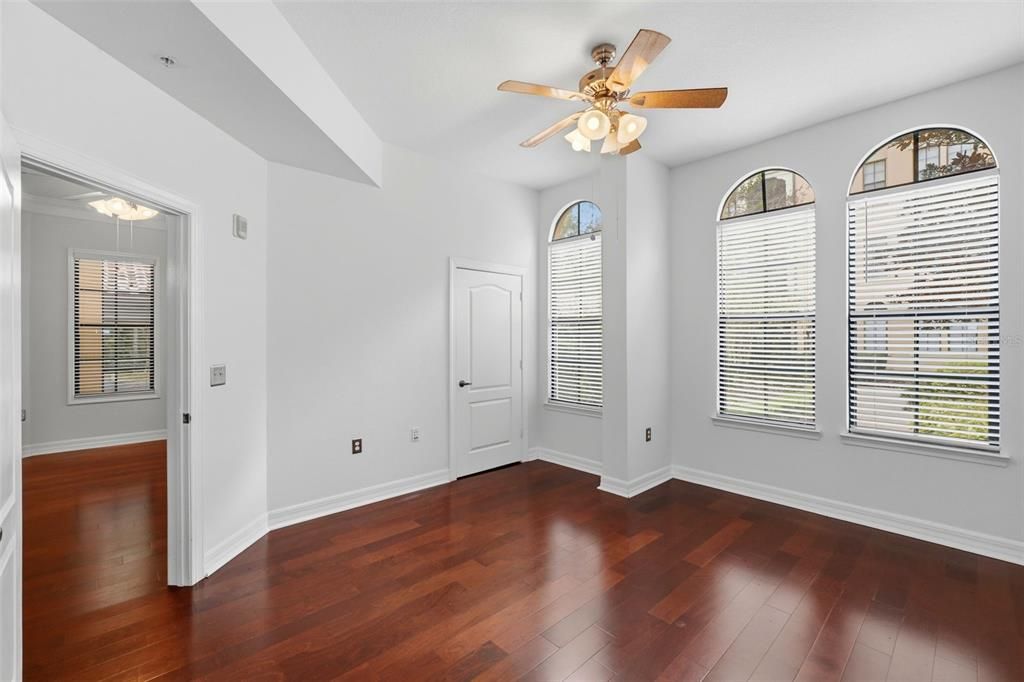 待售: $470,000 (2 贝兹, 2 浴室, 1350 平方英尺)