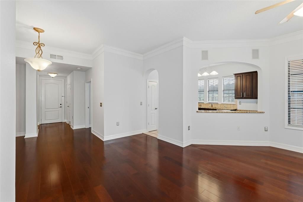 待售: $470,000 (2 贝兹, 2 浴室, 1350 平方英尺)