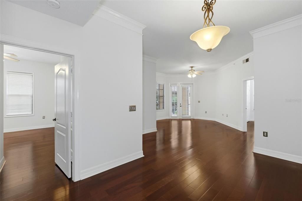 待售: $470,000 (2 贝兹, 2 浴室, 1350 平方英尺)