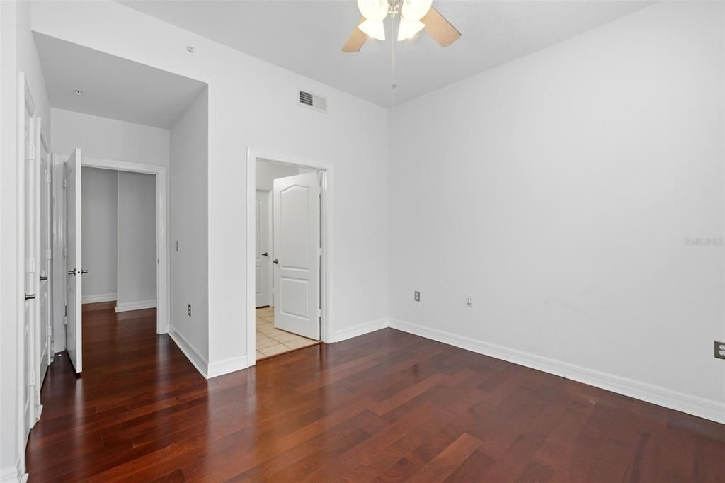 待售: $470,000 (2 贝兹, 2 浴室, 1350 平方英尺)