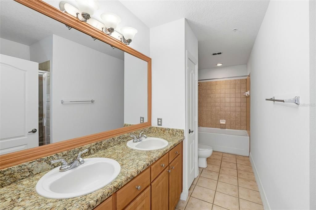 待售: $470,000 (2 贝兹, 2 浴室, 1350 平方英尺)