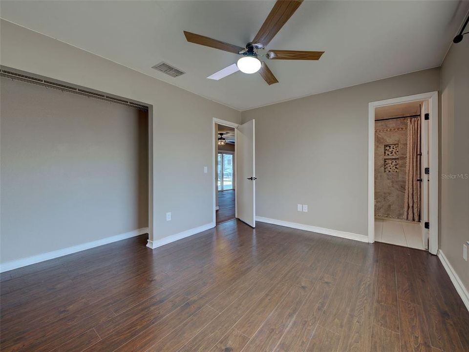 На продажу: $209,000 (2 спален, 2 ванн, 900 Квадратных фут)