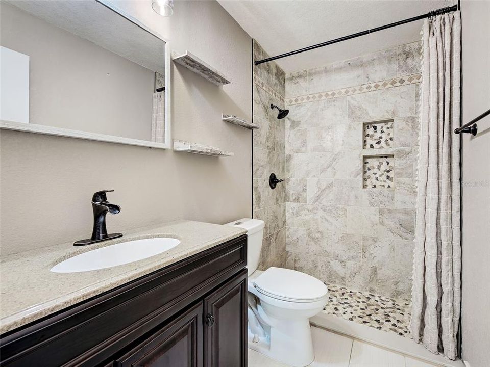 На продажу: $209,000 (2 спален, 2 ванн, 900 Квадратных фут)