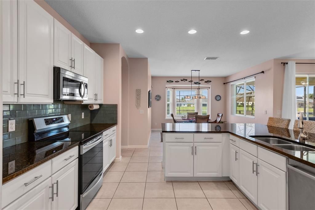 На продажу: $555,000 (3 спален, 3 ванн, 2494 Квадратных фут)