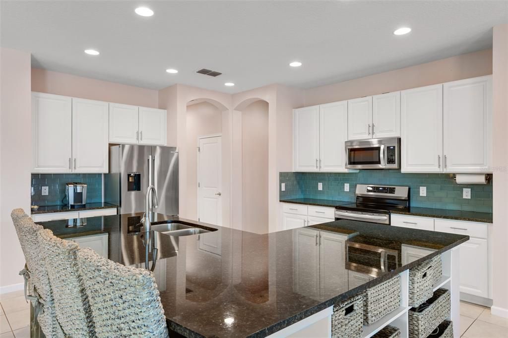 На продажу: $555,000 (3 спален, 3 ванн, 2494 Квадратных фут)