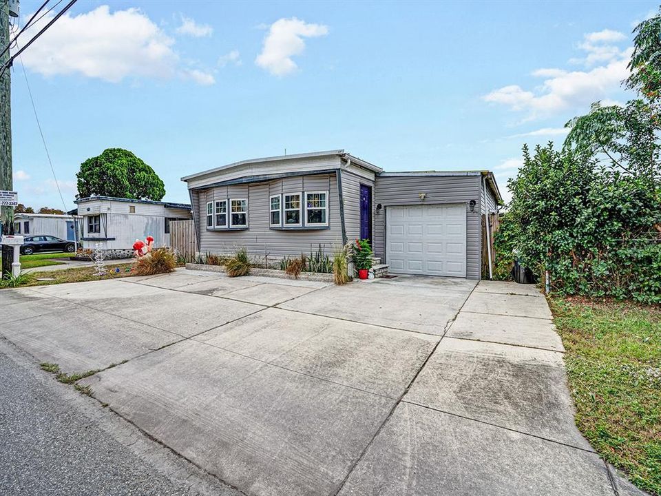 На продажу: $140,000 (2 спален, 2 ванн, 960 Квадратных фут)