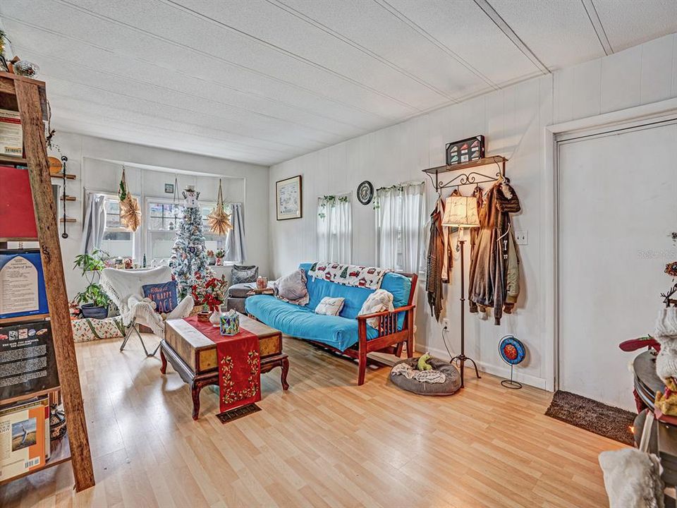 На продажу: $140,000 (2 спален, 2 ванн, 960 Квадратных фут)