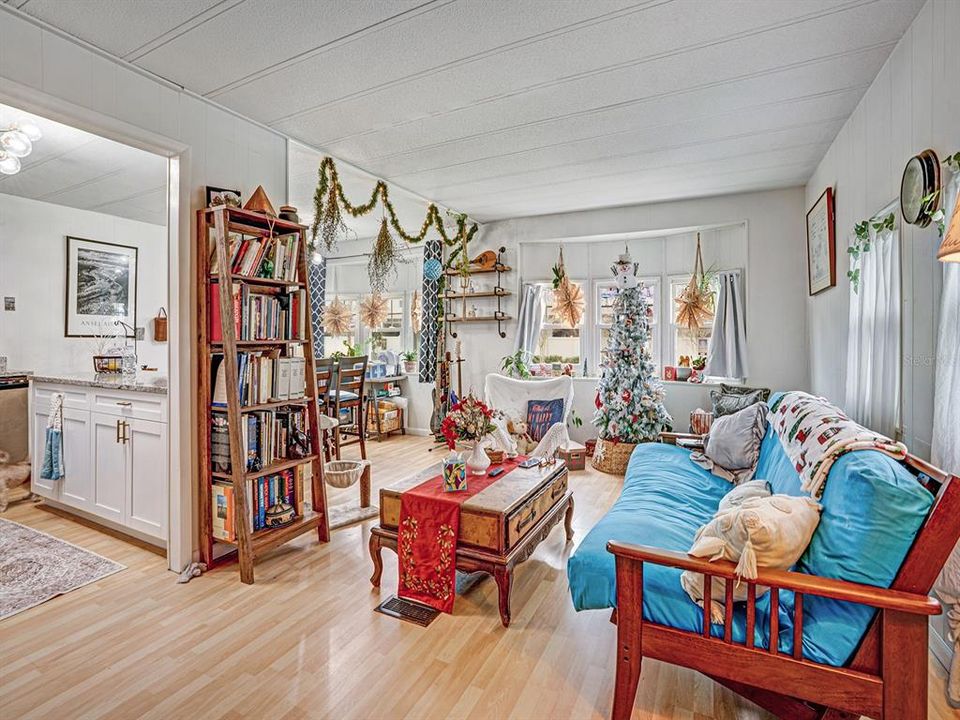 На продажу: $140,000 (2 спален, 2 ванн, 960 Квадратных фут)