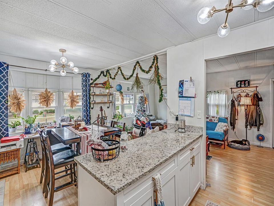 На продажу: $140,000 (2 спален, 2 ванн, 960 Квадратных фут)