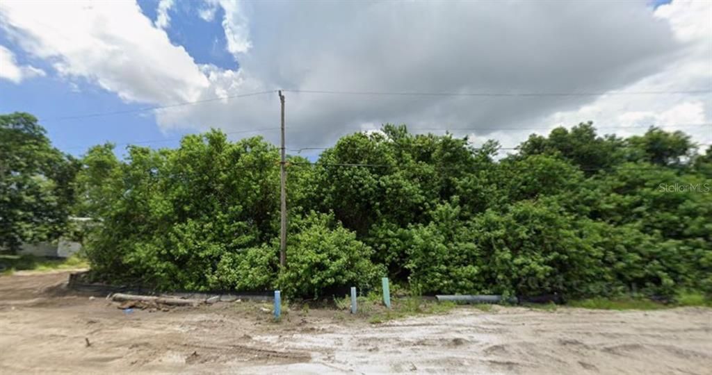 待售: $419,999 (0.69 acres)