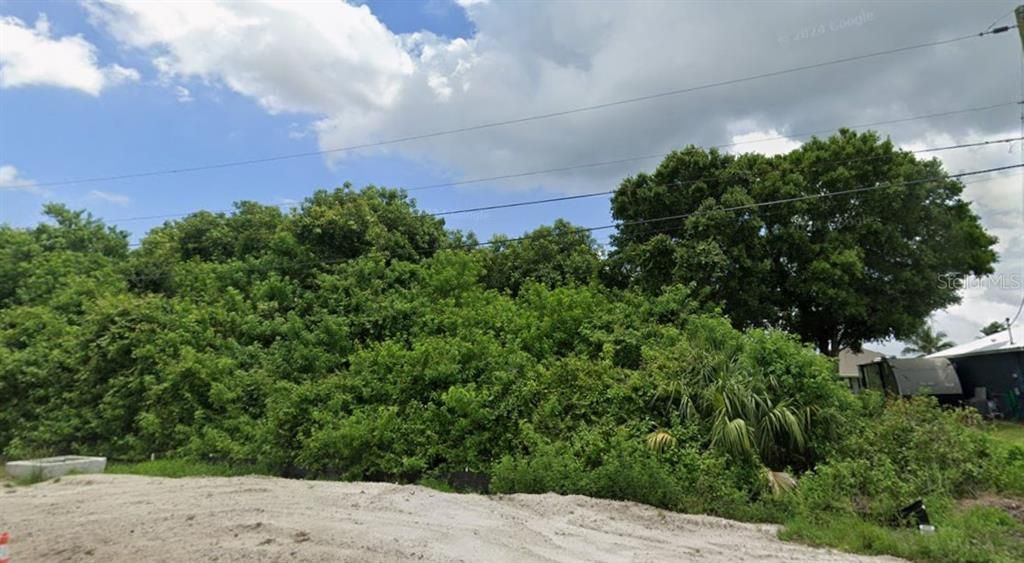 待售: $419,999 (0.69 acres)