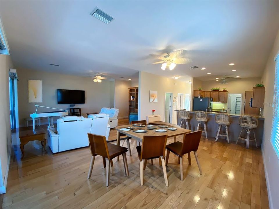 For Sale: $1,375,000 (4 beds, 3 baths, 2760 Square Feet)