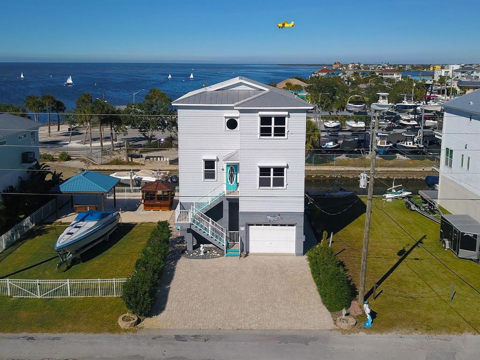 For Sale: $1,375,000 (4 beds, 3 baths, 2760 Square Feet)