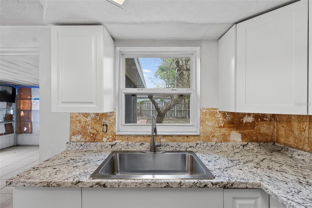 待售: $99,000 (2 贝兹, 1 浴室, 840 平方英尺)