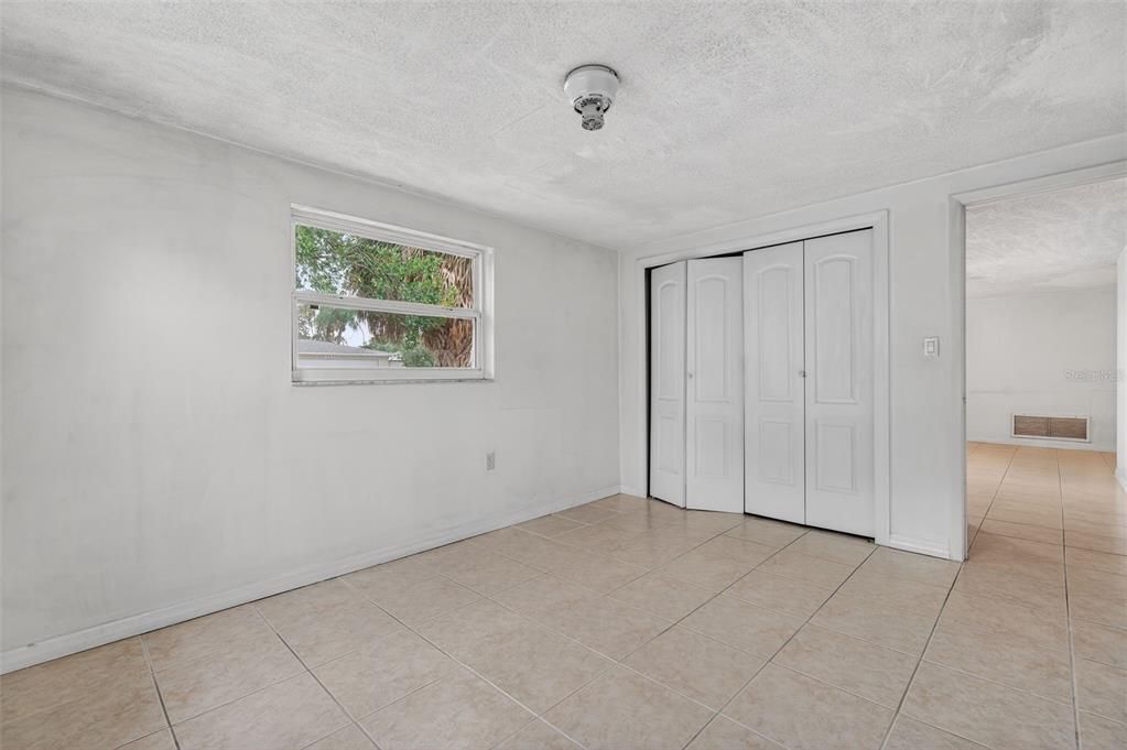 待售: $99,000 (2 贝兹, 1 浴室, 840 平方英尺)