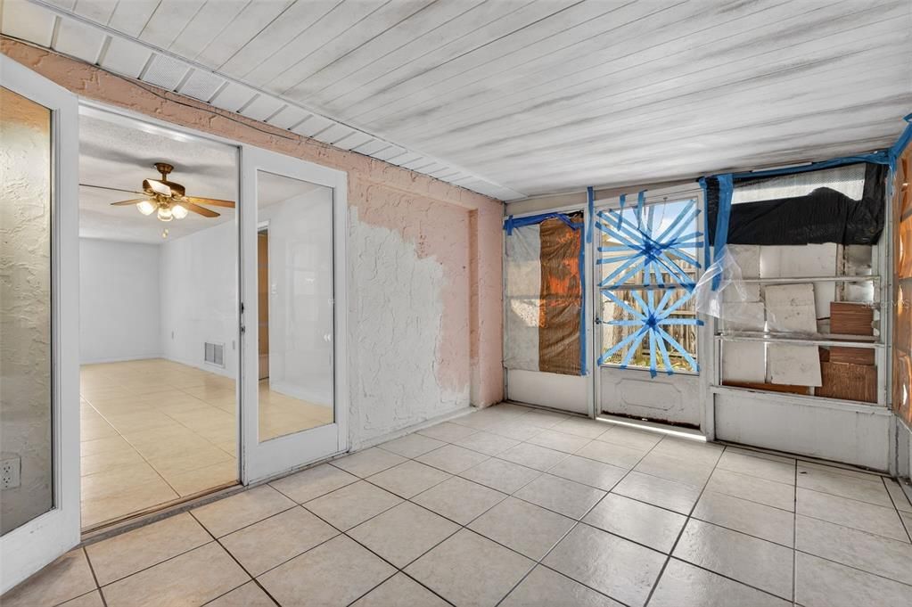 待售: $99,000 (2 贝兹, 1 浴室, 840 平方英尺)