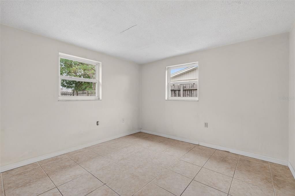 待售: $99,000 (2 贝兹, 1 浴室, 840 平方英尺)