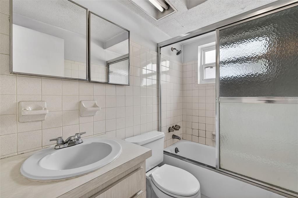 待售: $99,000 (2 贝兹, 1 浴室, 840 平方英尺)