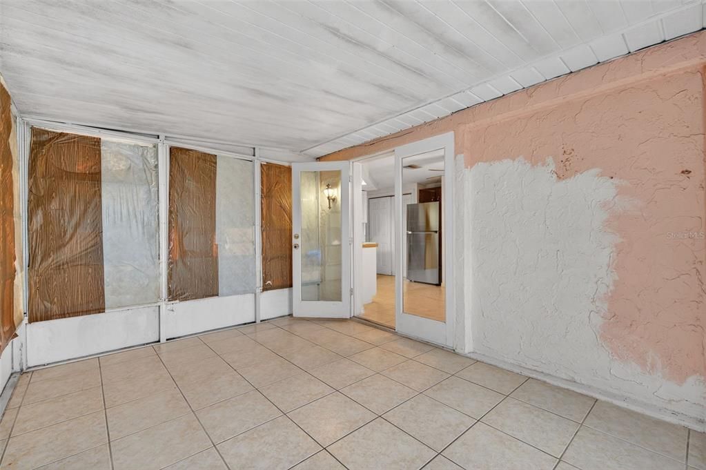 待售: $99,000 (2 贝兹, 1 浴室, 840 平方英尺)