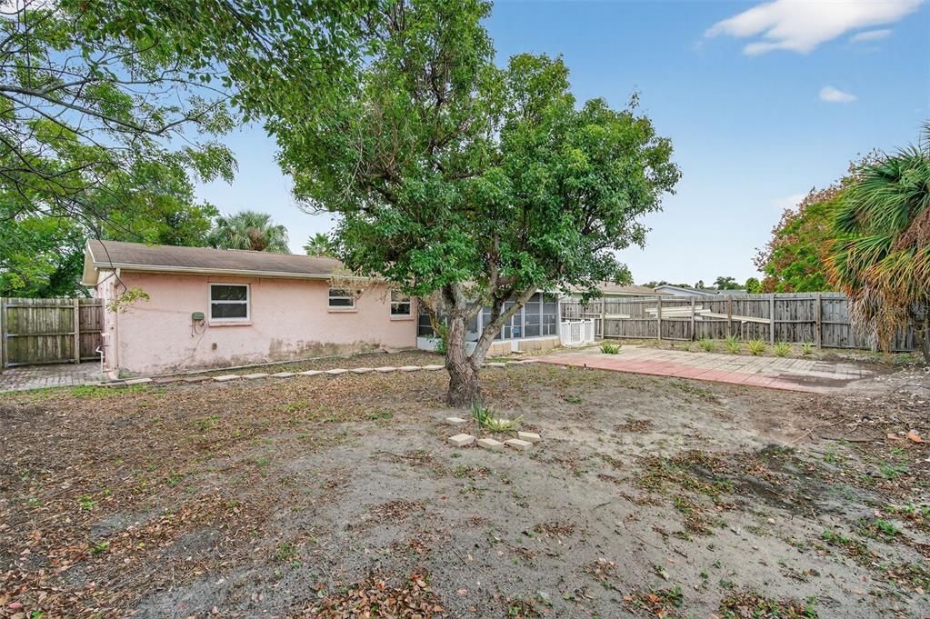 待售: $99,000 (2 贝兹, 1 浴室, 840 平方英尺)