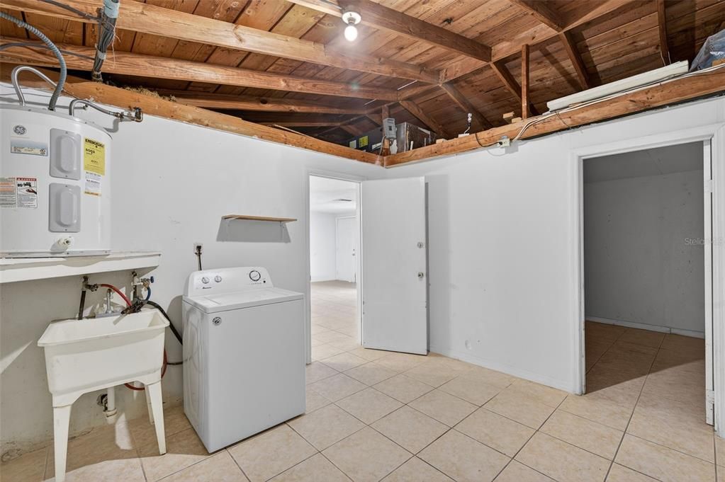 待售: $99,000 (2 贝兹, 1 浴室, 840 平方英尺)