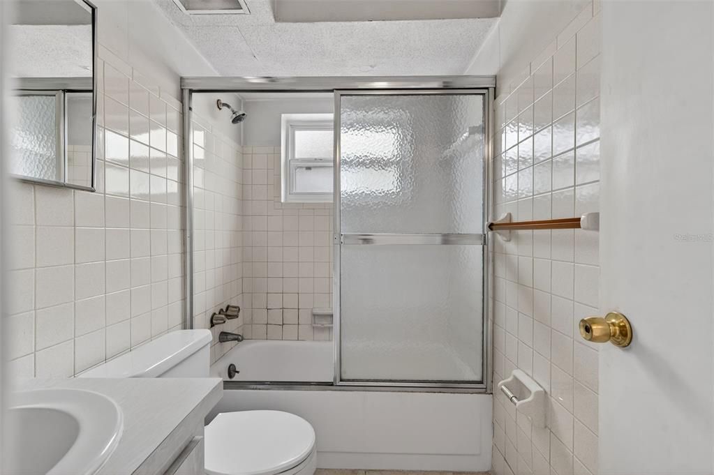 待售: $99,000 (2 贝兹, 1 浴室, 840 平方英尺)