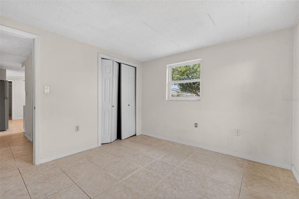 待售: $99,000 (2 贝兹, 1 浴室, 840 平方英尺)