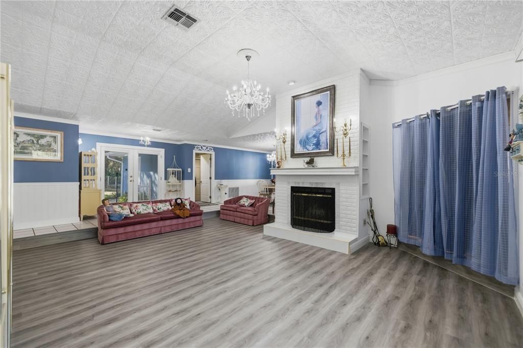 For Sale: $340,000 (5 beds, 4 baths, 3318 Square Feet)