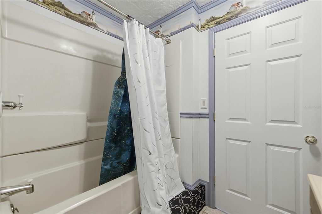 For Sale: $340,000 (5 beds, 4 baths, 3318 Square Feet)