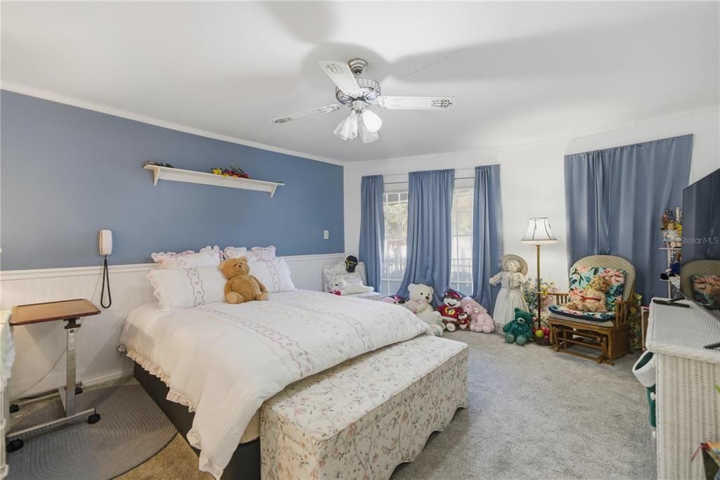 For Sale: $340,000 (5 beds, 4 baths, 3318 Square Feet)